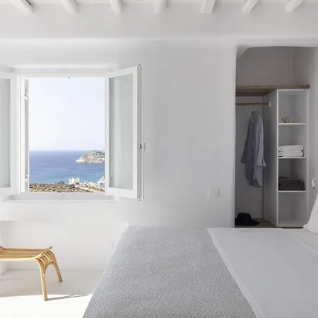 Lydia With Stunning View, By Red Windmill * カラファティス