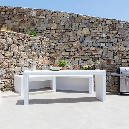 Lydia With Stunning View, By Red Windmill カラファティス